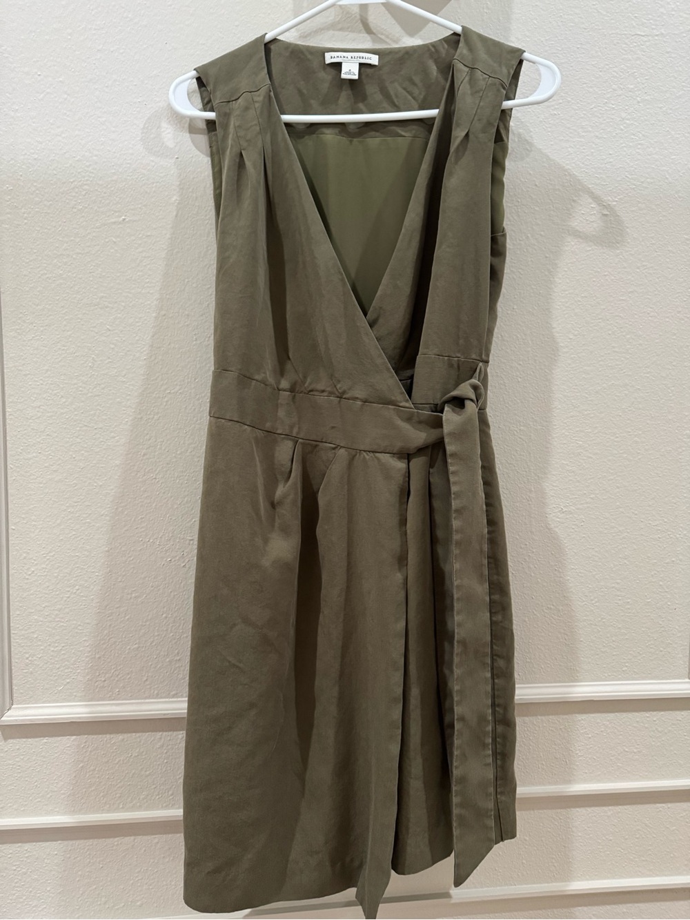 Banana Republic Sleeveless Wrap Dress Olive Sz. 6